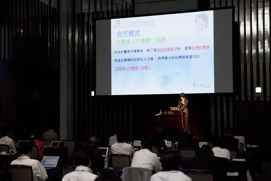全方位整形外科診所医学美容中心の賴仕原院長