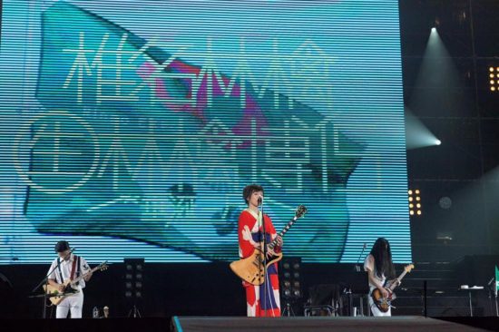 椎名林檎さん(引用:https://backup.tjmw.com.twwww.facebook.com/SheenaRingo.LiveinTaiwan/photos/pb.1384883711833465.-2207520000.1468397373./1474720386183130/?type=3&theater)