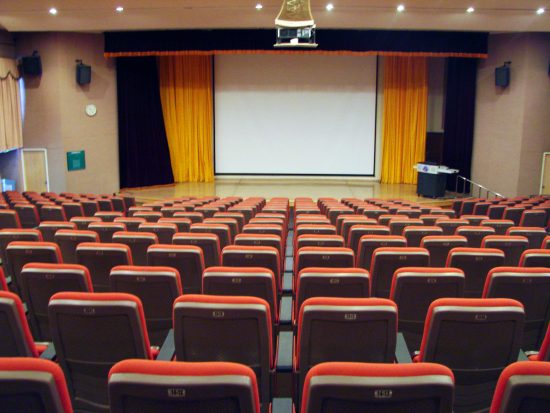 会場の様子(引用:http://conference.kmu.edu.tw/index.php/operational-folder/site-introduction-conf/conference-400)